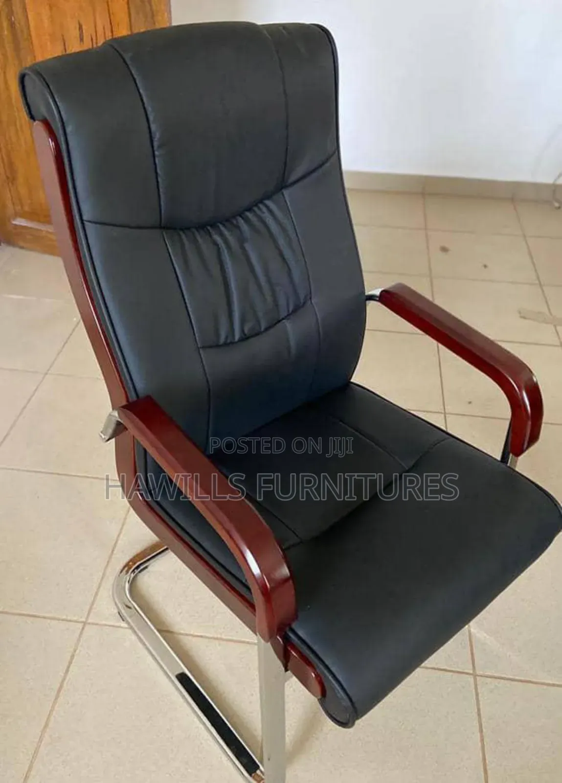Executive Office Chair With Brown Handle