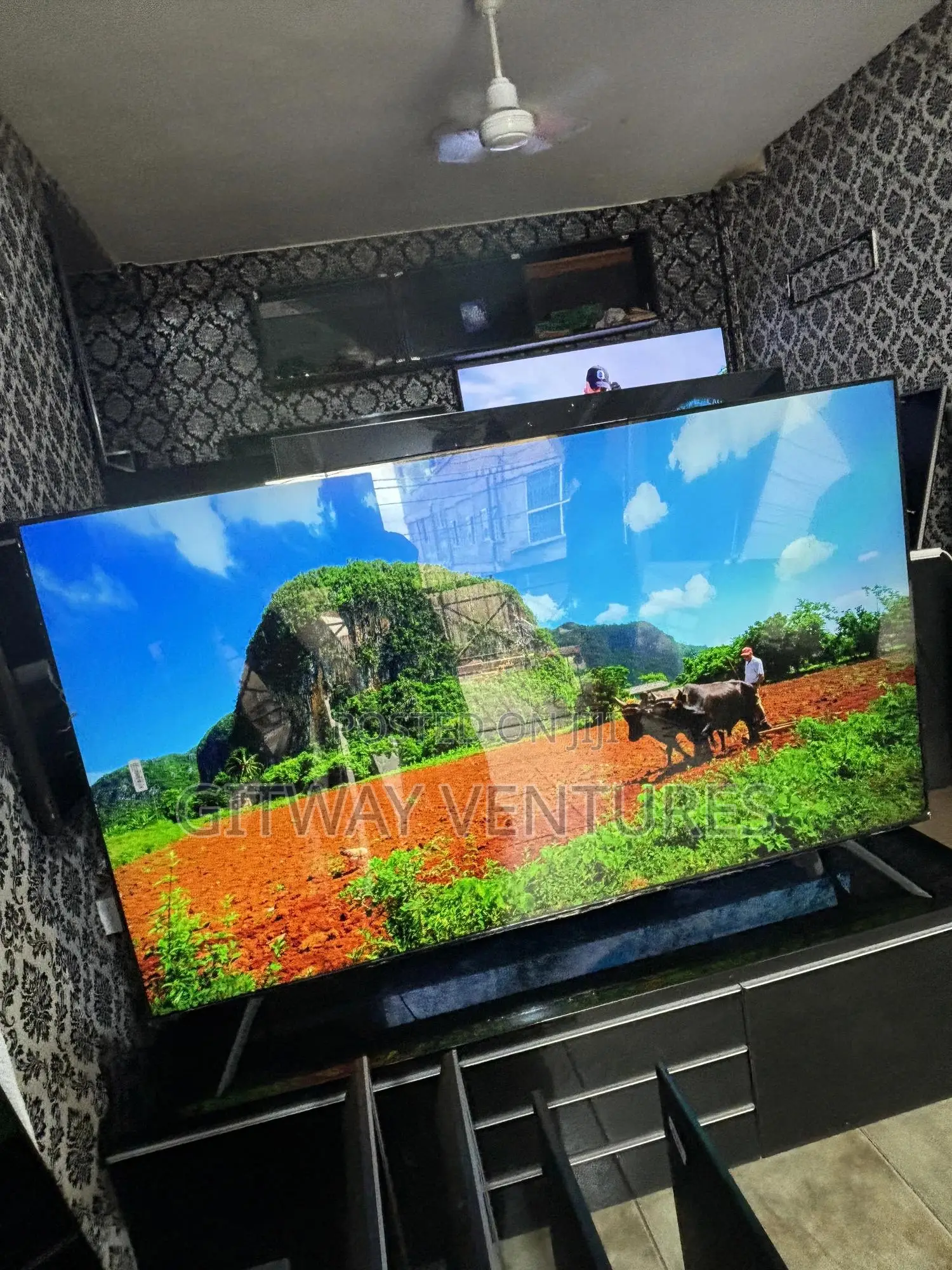 Brand New Samsung 85” Crystal Uhd Smart Tv 2022/23 Model