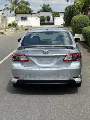 Toyota Corolla S Special Edition 4dr Sedan (1.8L 4cyl 4A) 2013 Silver