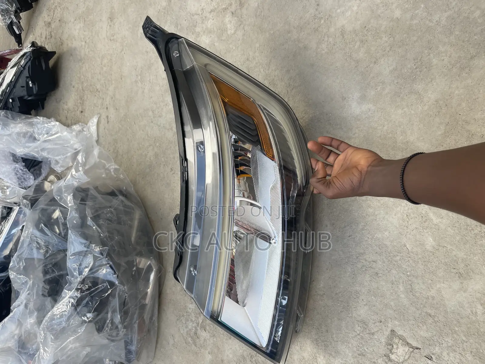 Ford Explorer 2016 2017 2018 2019 Headlight