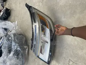 Ford Explorer 2016 2017 2018 2019 Headlight