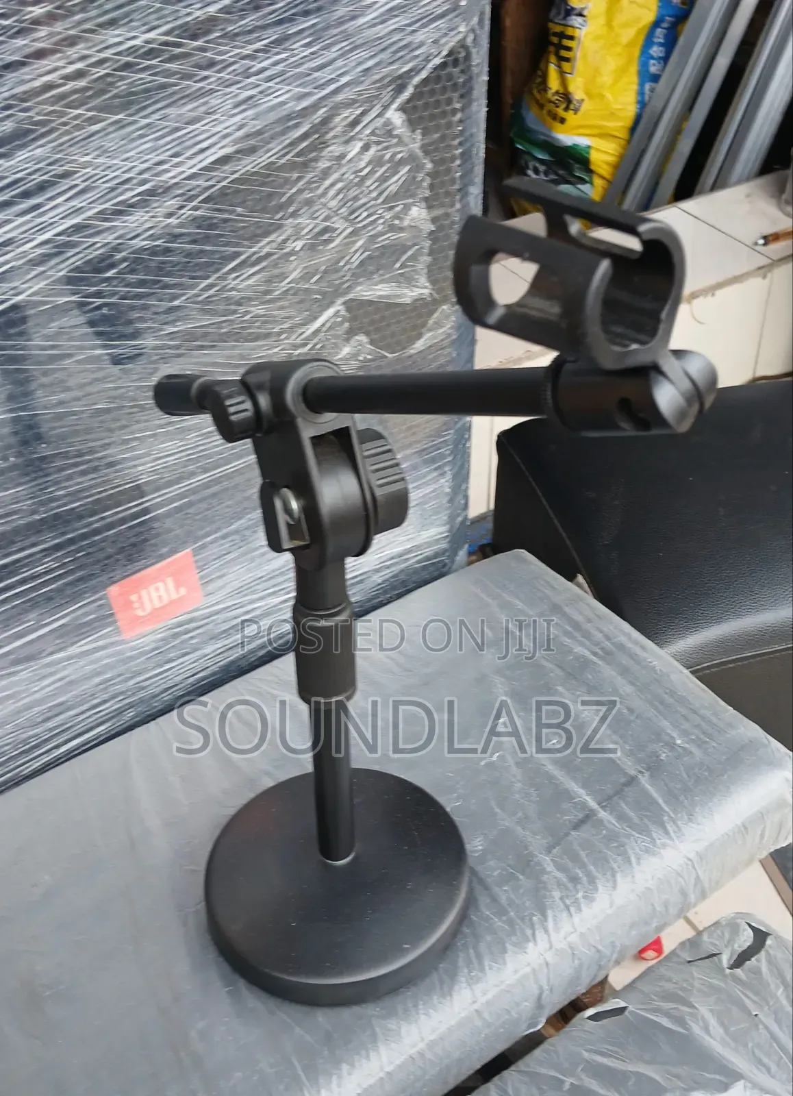 Roundbase Desktop Microphone Stand