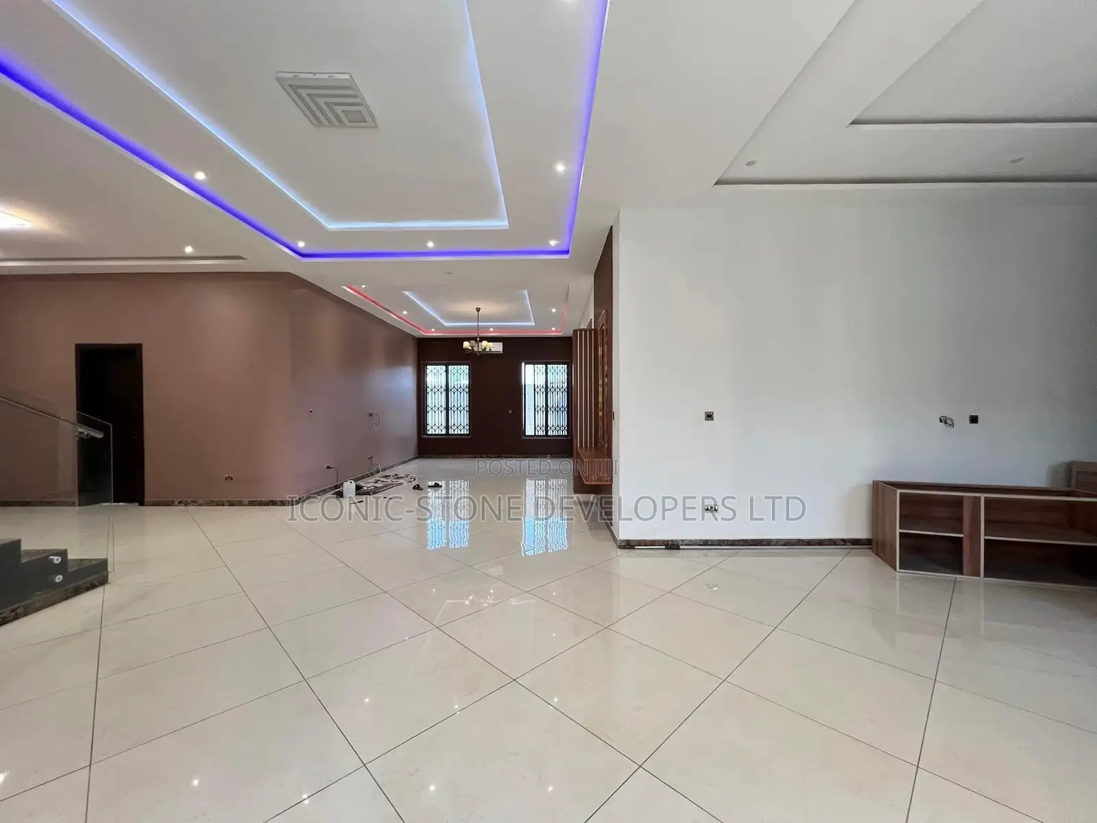 5bdrm House in East Airport for sale