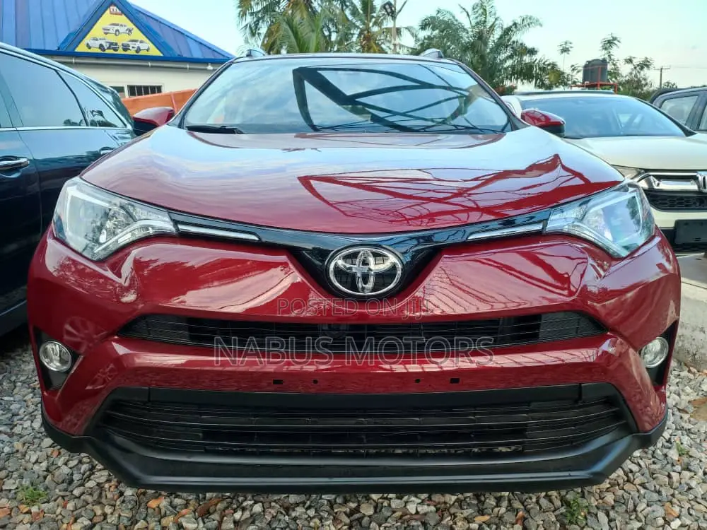 Toyota RAV4 LE 4dr SUV AWD (2.5L 4cyl 6A) 2018 Red