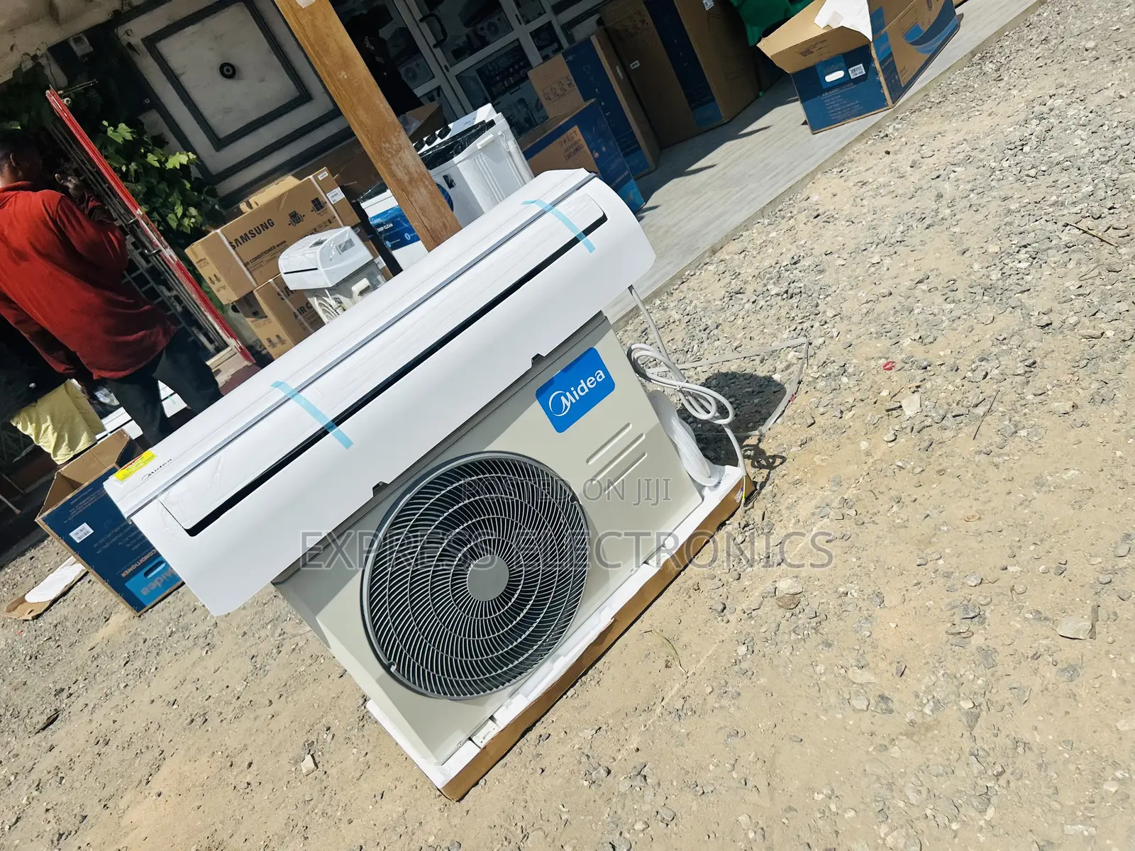 Available Now at Store Midea 1.5hpnsplit R410 Gas