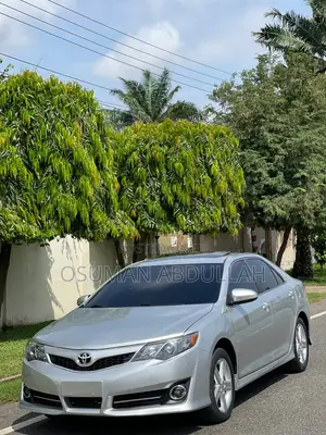 Photo - Toyota Camry SE 4dr Sedan (2.5L 4cyl 6A) 2014 Silver