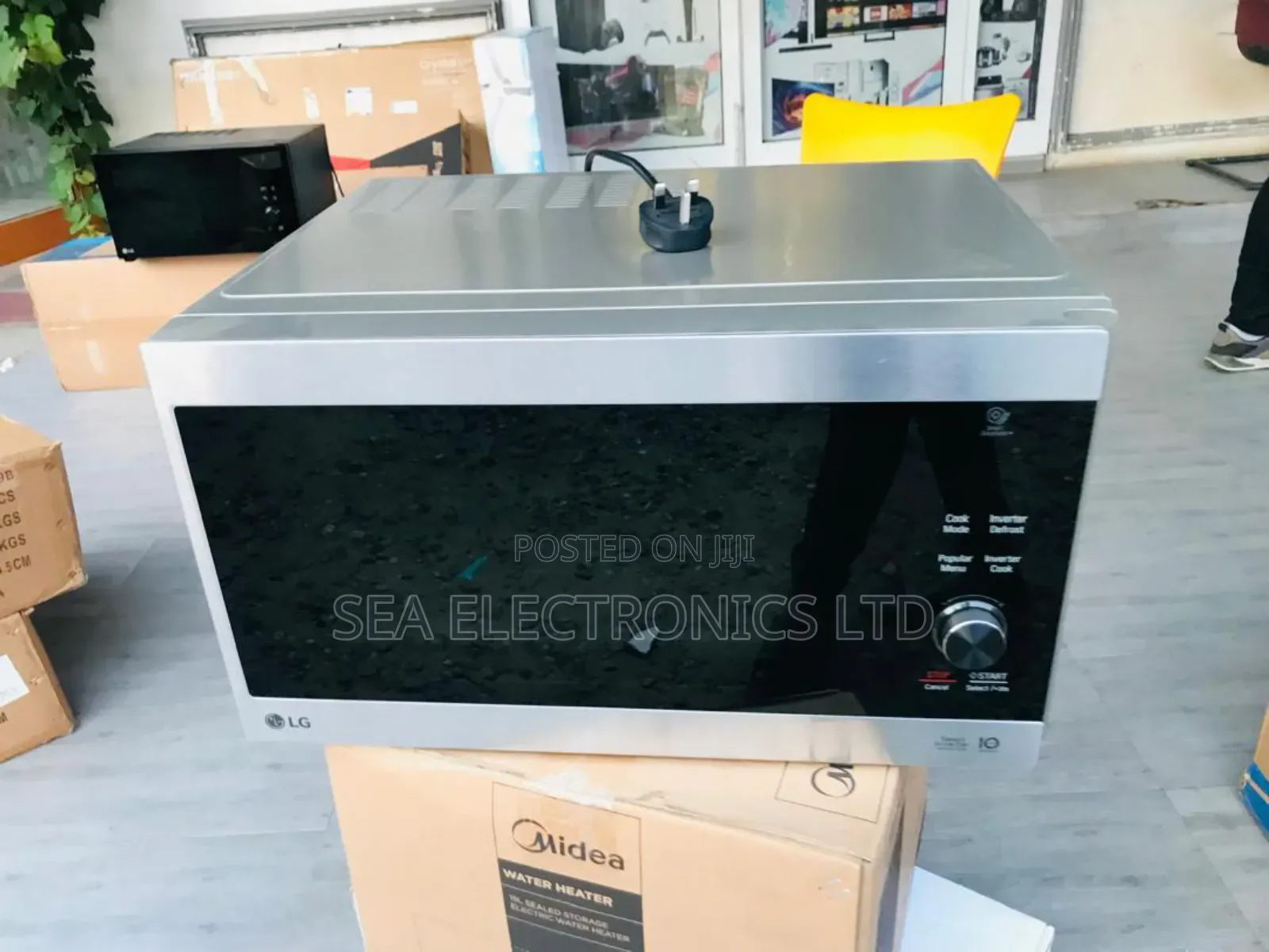 MH8265CIS LG 42litre Smart Inverter Microwave With Grill 