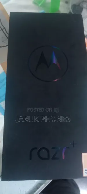 New Motorola Razr 5G 256 GB Gold