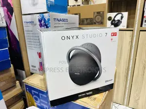 Onyx 7 Studio Black Bluetooth Wireless Speaker