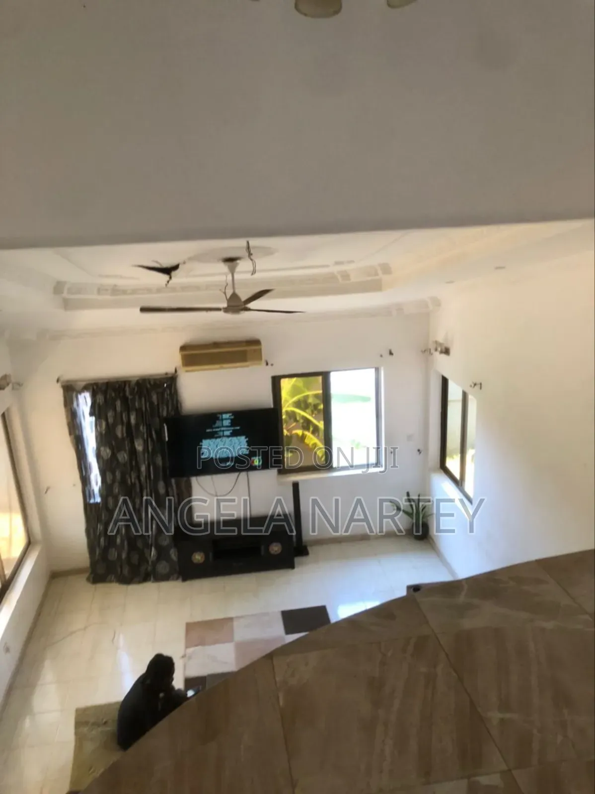 8bdrm House in Sakumono for sale