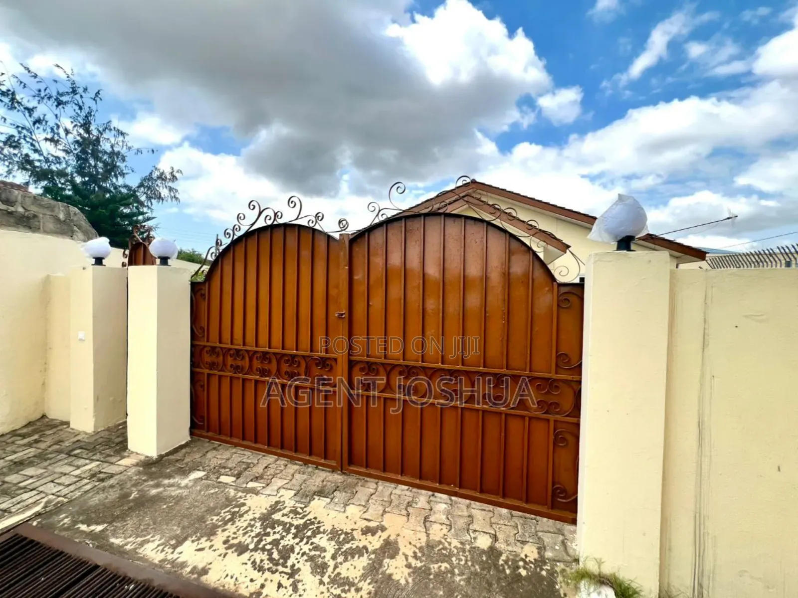 3bdrm House in Manet Court Estate, Airport Residential Area for rent