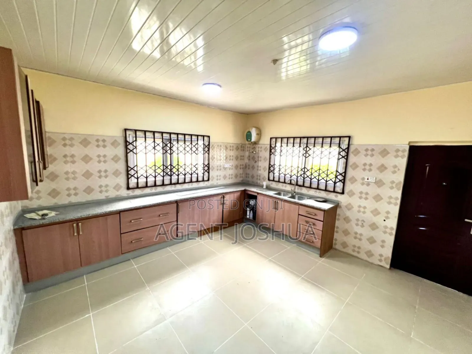 3bdrm House in Manet Court Estate, Airport Residential Area for rent