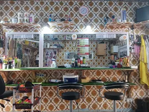 Unisex Salon for Rent