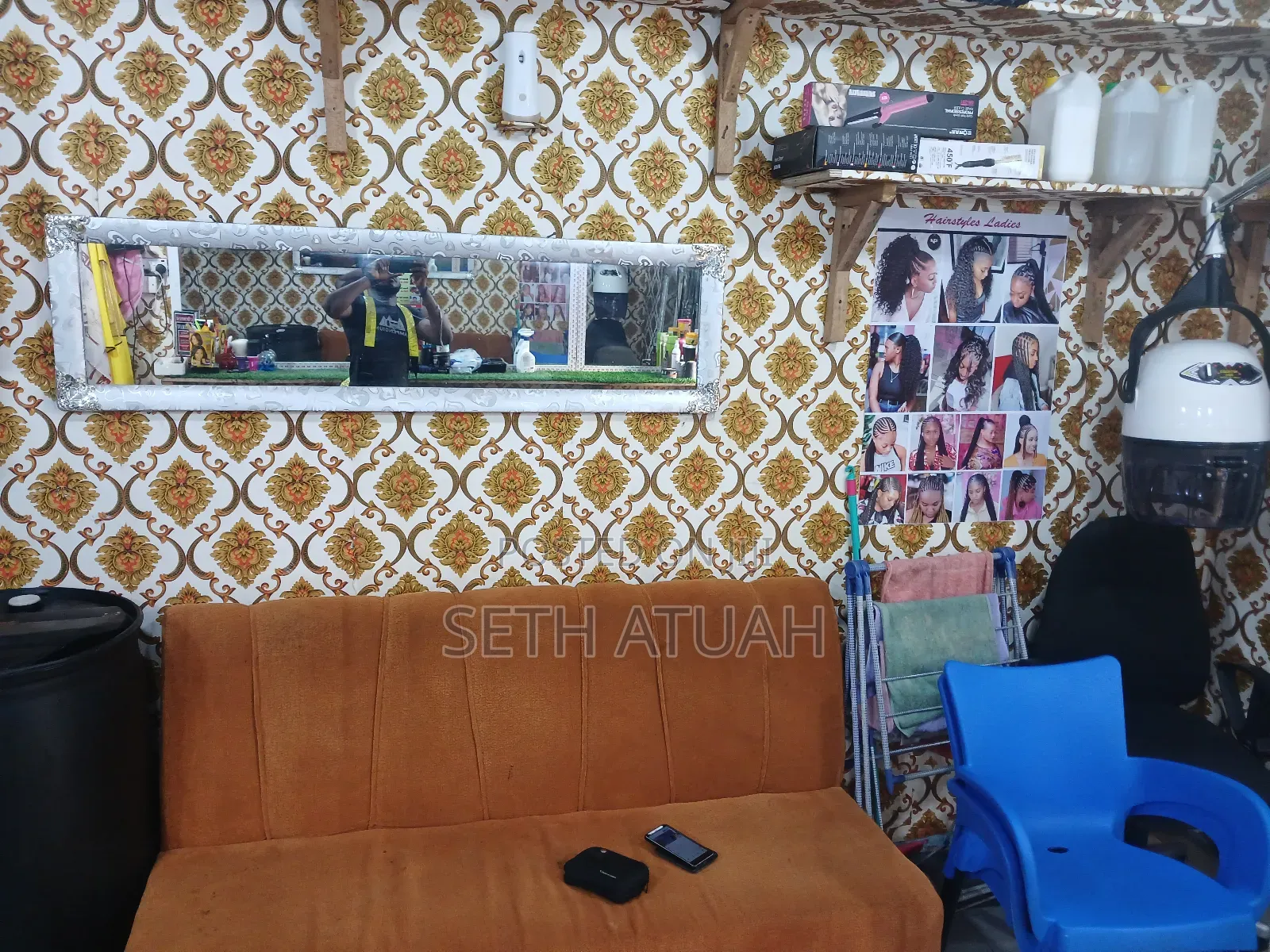 Unisex Salon for Rent