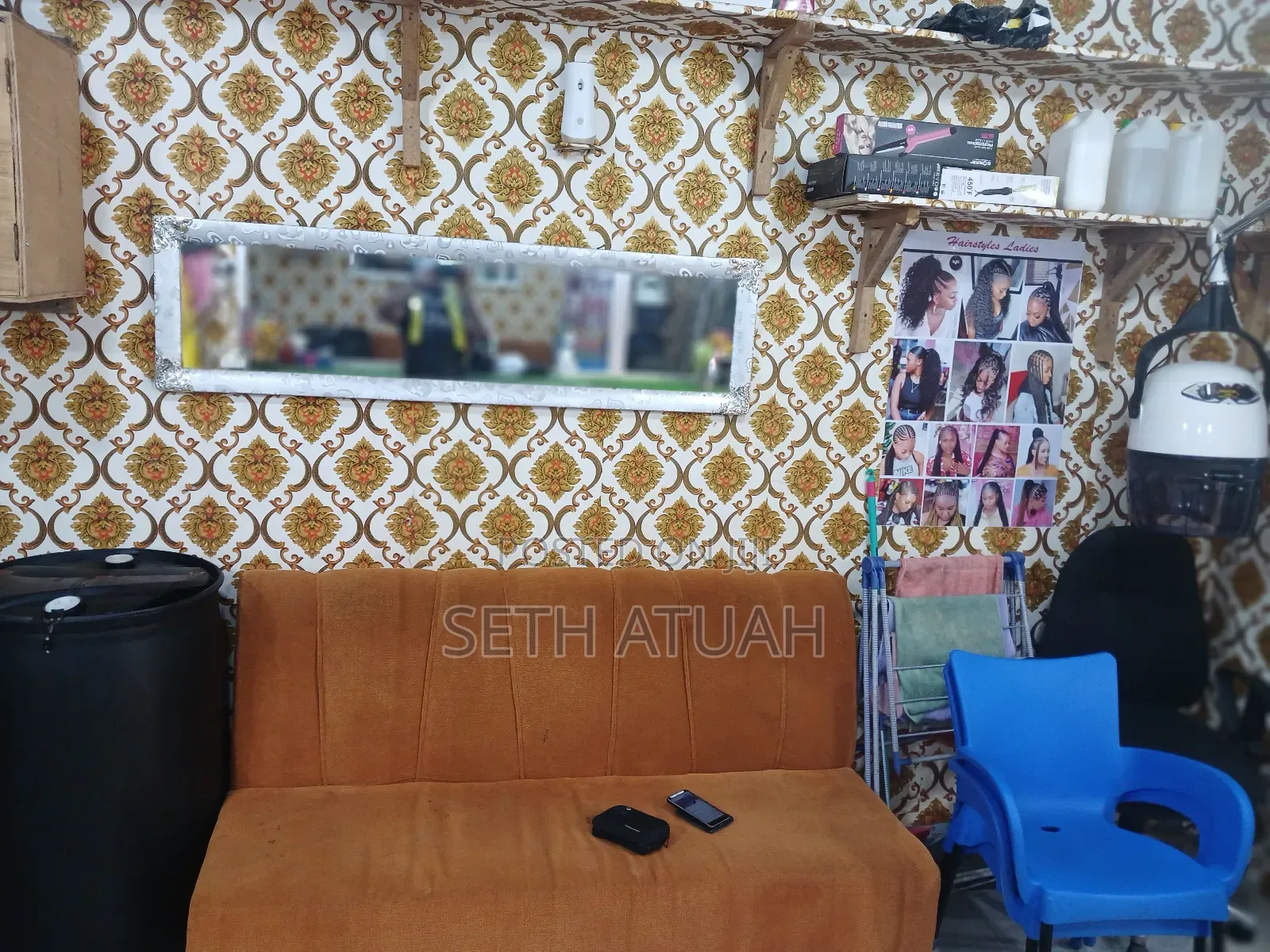 Unisex Salon for Rent