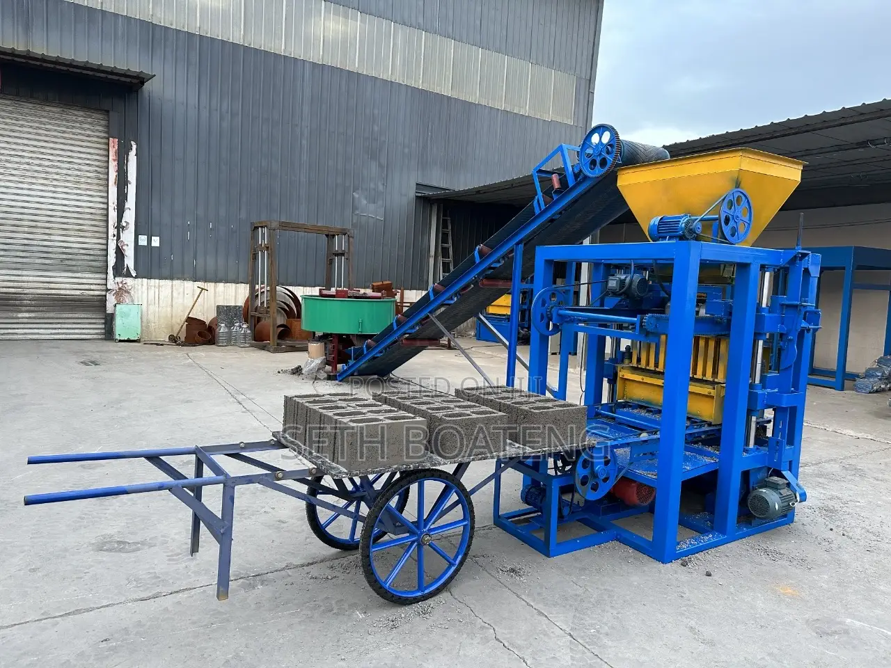 Q4 -24 Semi Automatic Blocks Moulding Machine