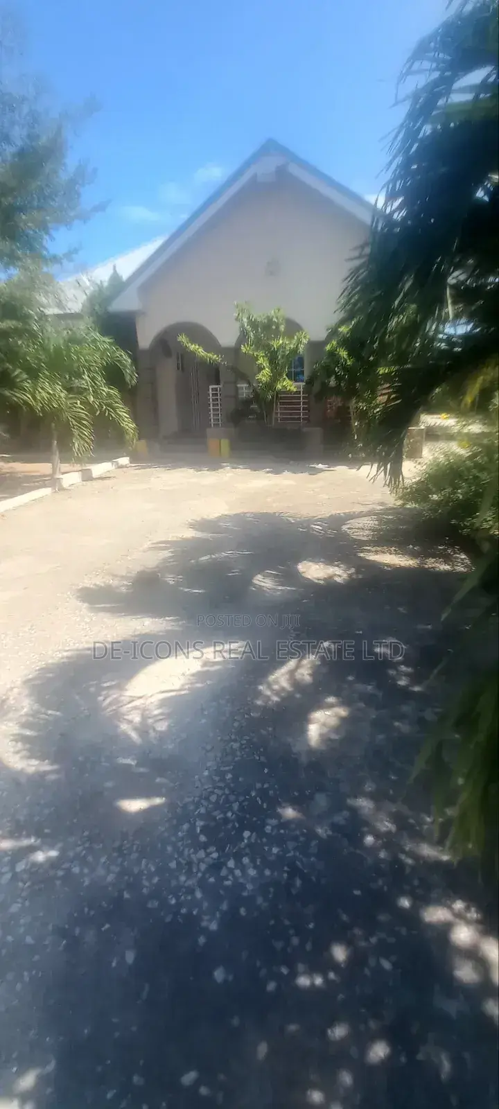3bdrm Mansion in De-Icons Real Estate, Awutu Senya East Municipal