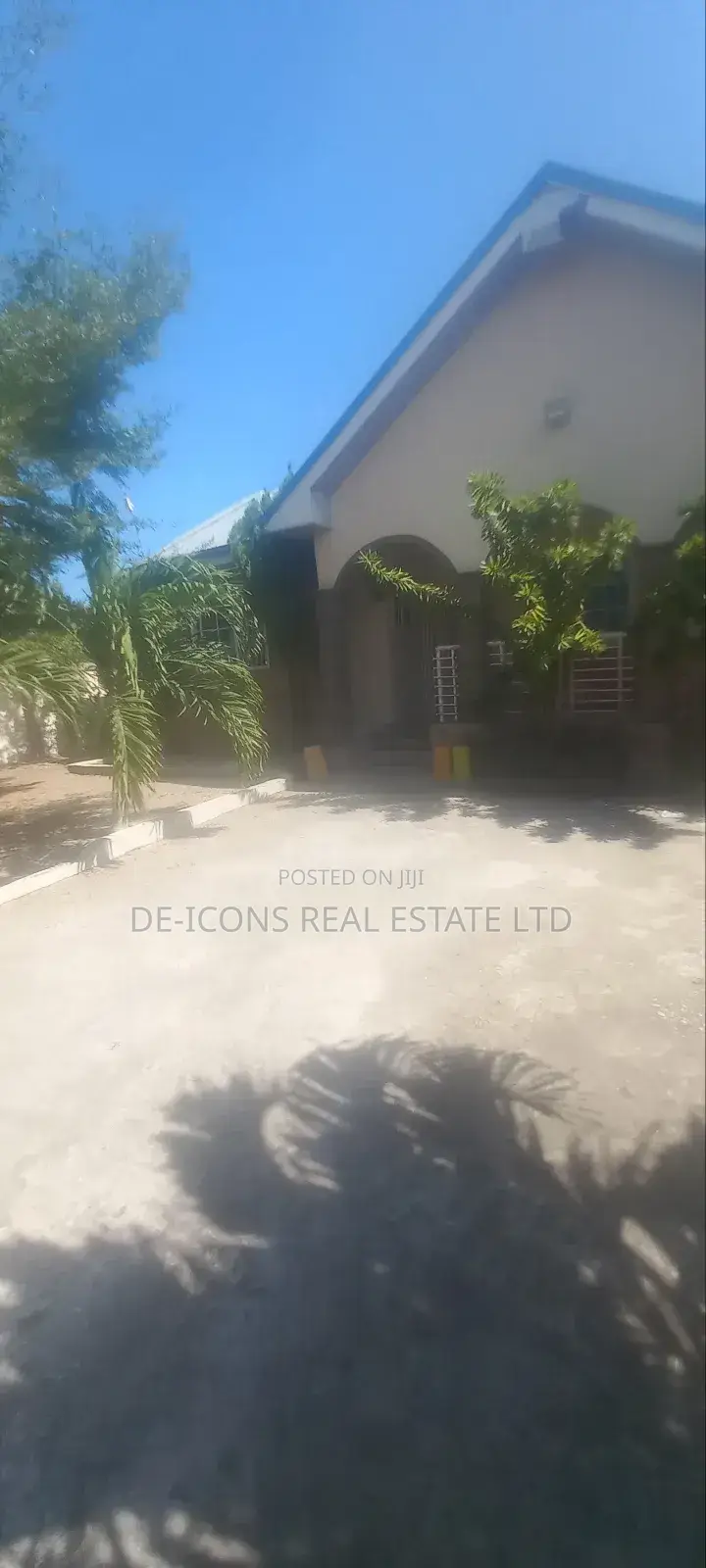 3bdrm Mansion in De-Icons Real Estate, Awutu Senya East Municipal