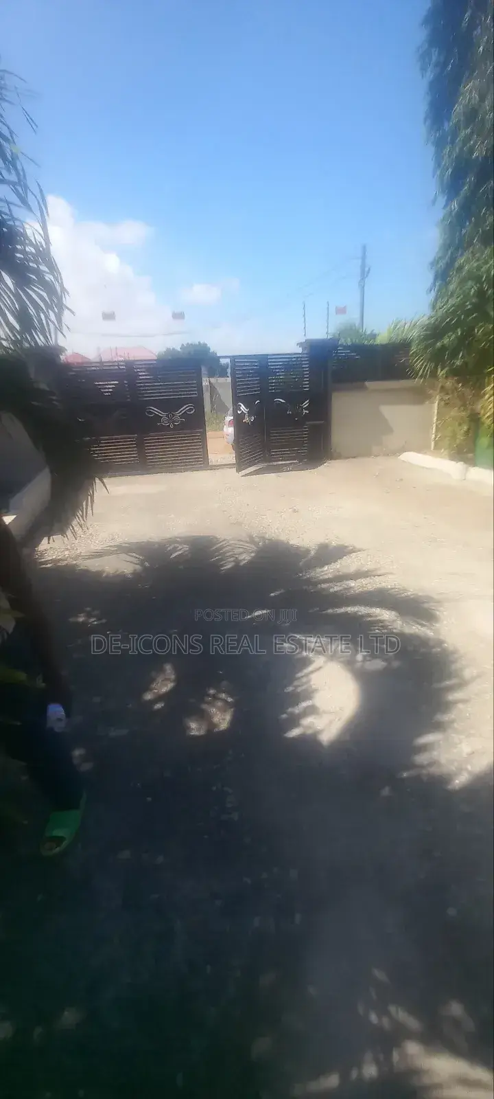 3bdrm Mansion in De-Icons Real Estate, Awutu Senya East Municipal