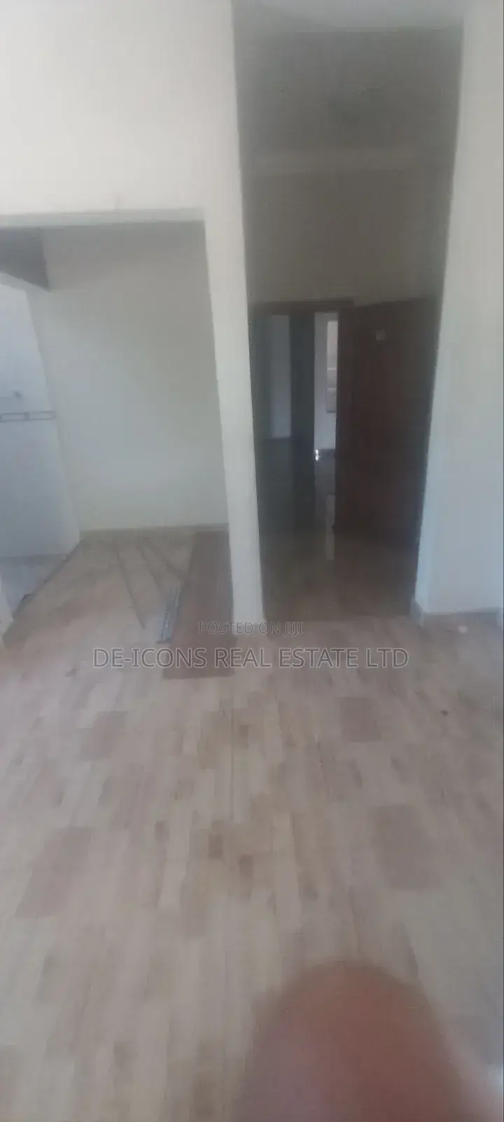3bdrm Mansion in De-Icons Real Estate, Awutu Senya East Municipal