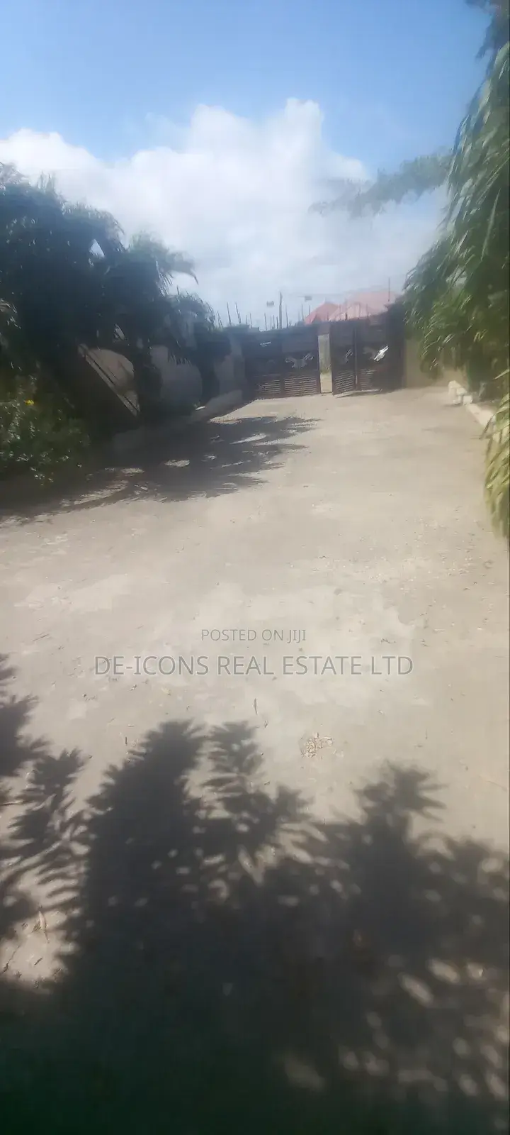 3bdrm Mansion in De-Icons Real Estate, Awutu Senya East Municipal
