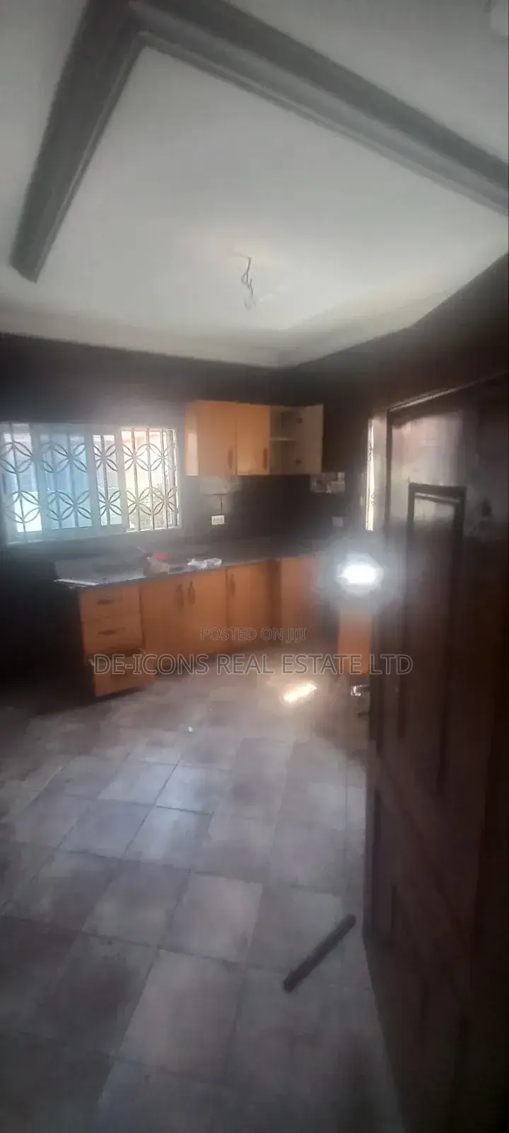 3bdrm Mansion in De-Icons Real Estate, Awutu Senya East Municipal