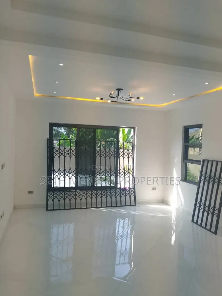 4bdrm House in Skm, Achimota for rent