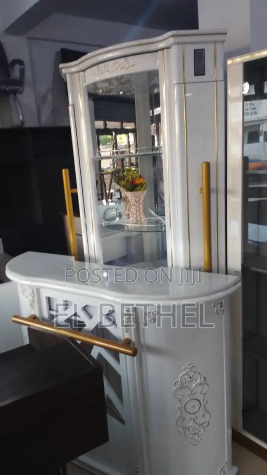 Counter Table Full of Wine Design