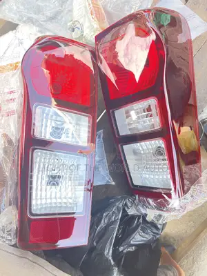 Isuzu Dumax 14 Taillight