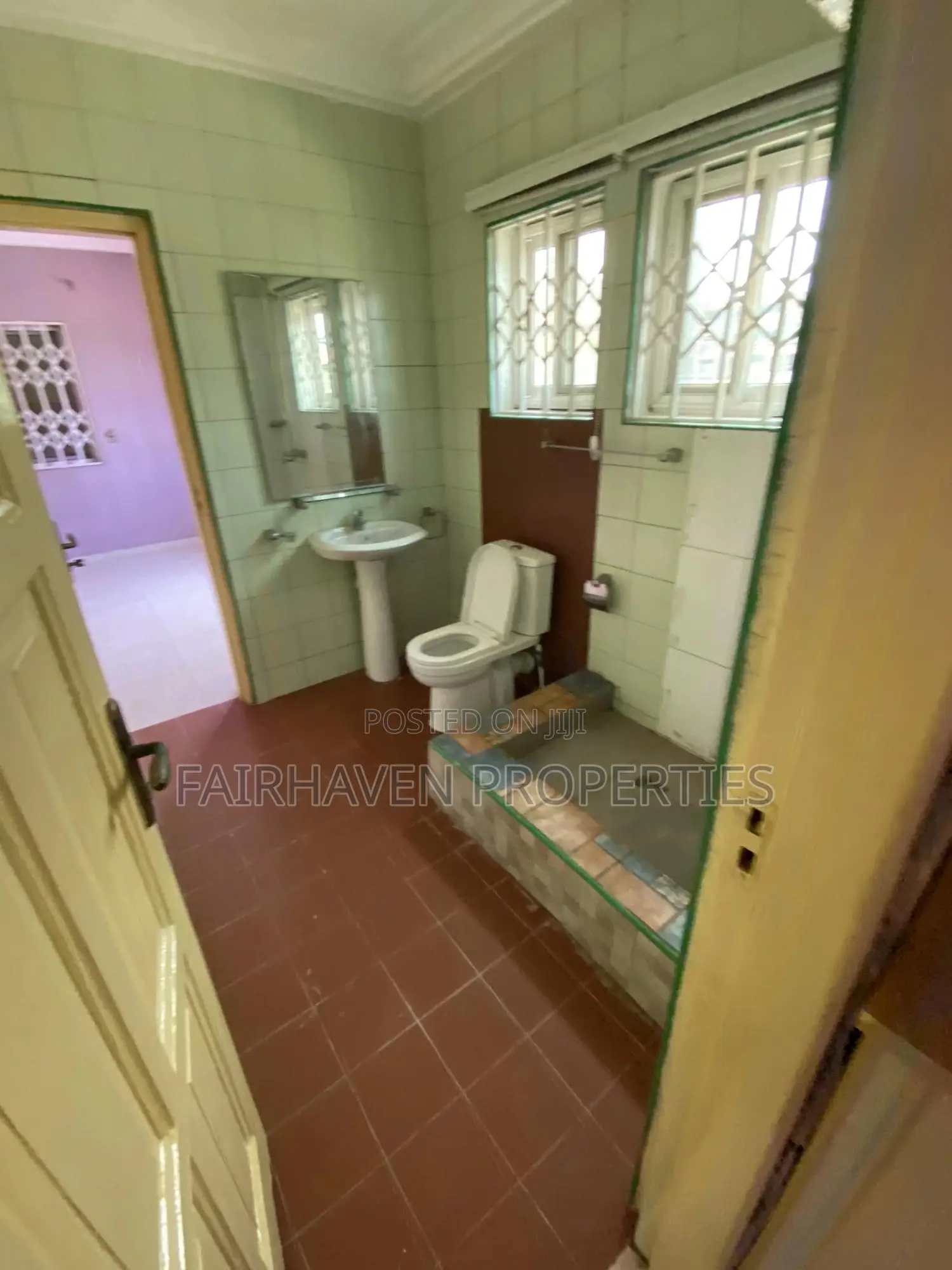 5bdrm House in East Airport for rent
