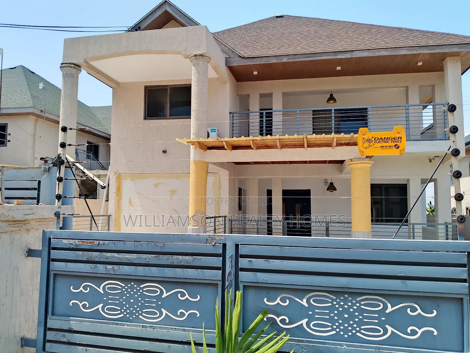 4bdrm Duplex in Community 18 Area, Spintex for rent