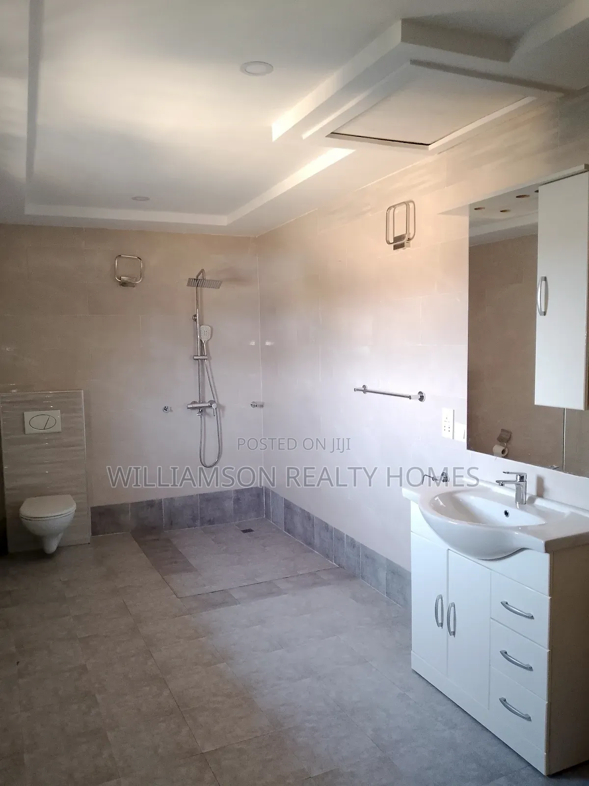 4bdrm Duplex in Community 18 Area, Spintex for rent
