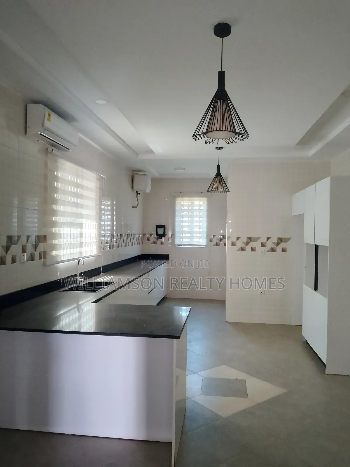 4bdrm Duplex in Community 18 Area, Spintex for rent