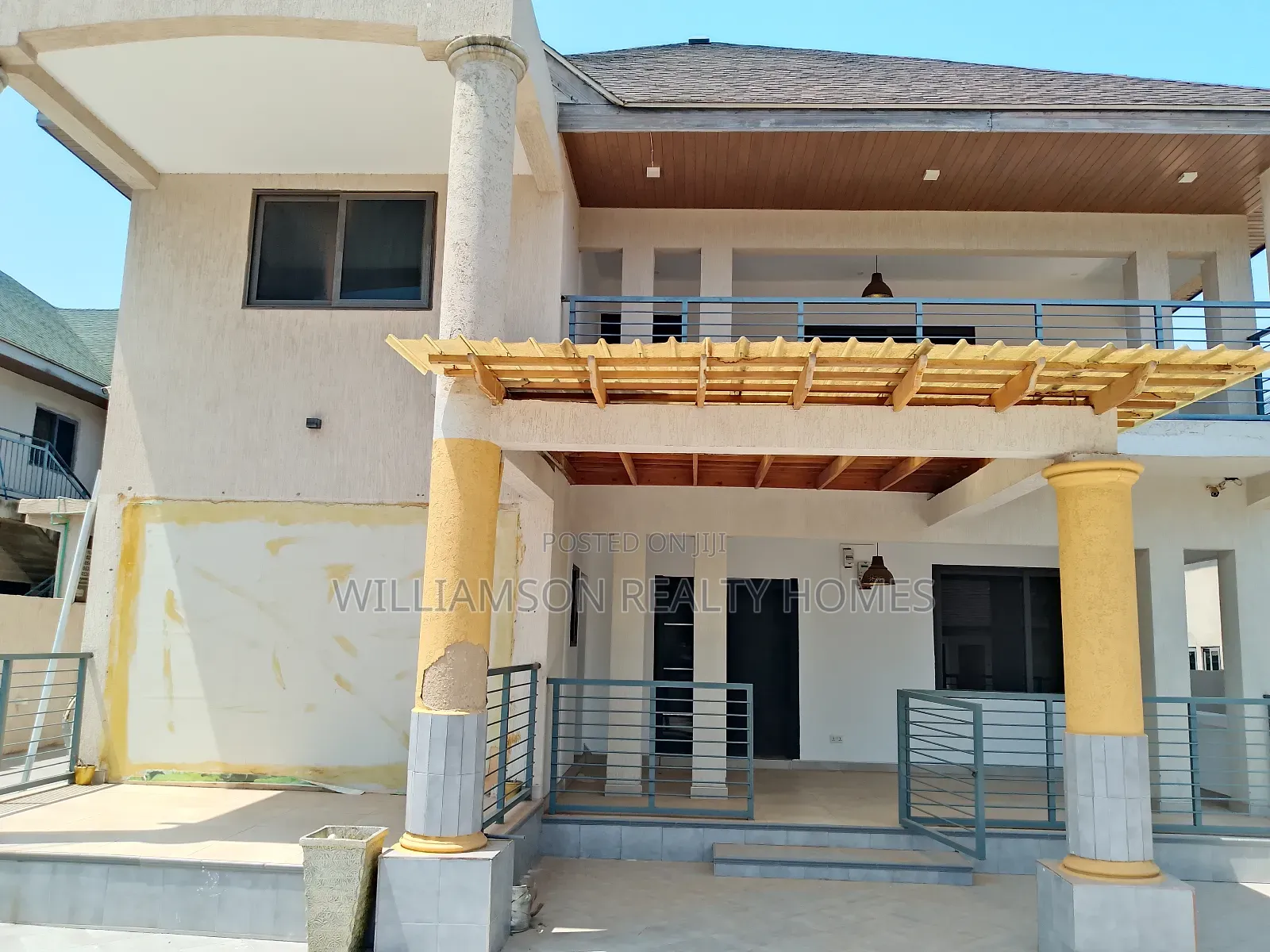 4bdrm Duplex in Community 18 Area, Spintex for rent