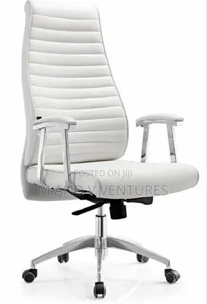 White Swivel Chair GBXBAV