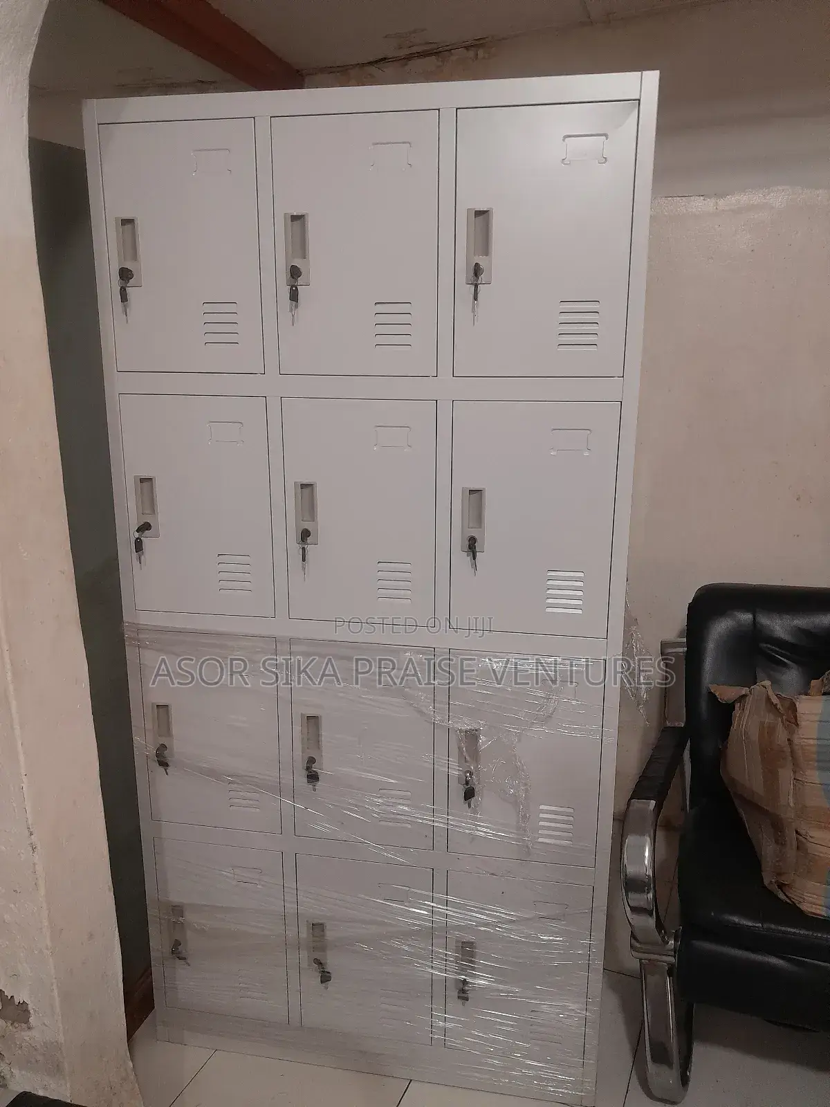 12 Door Cabinet With Key