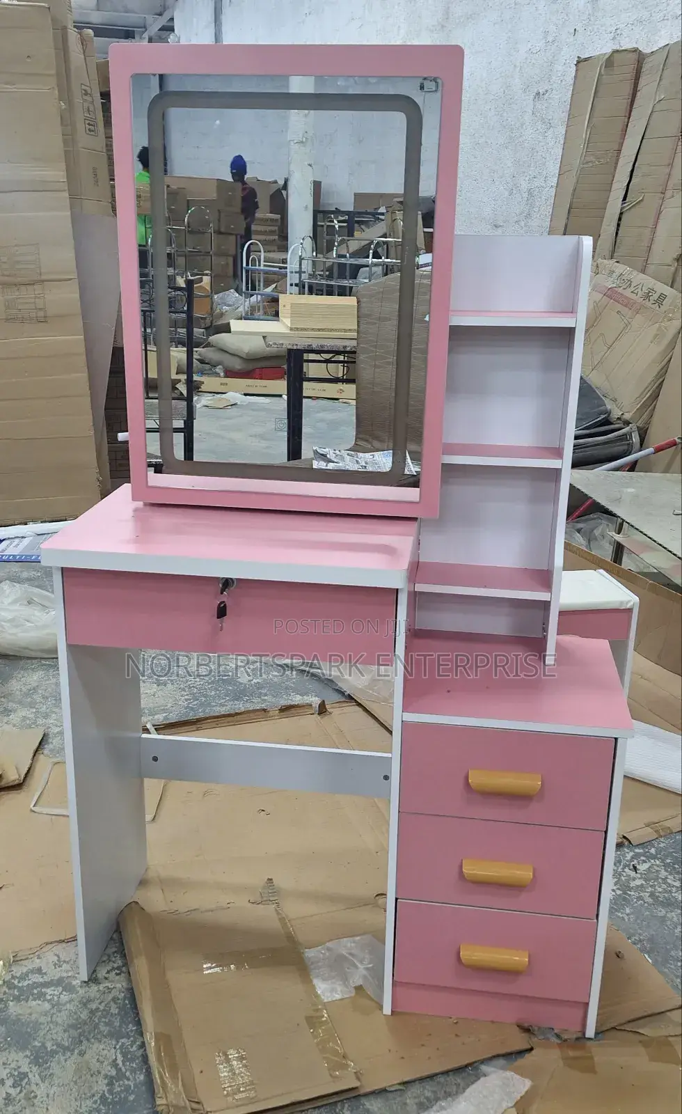 Dresser With Mirror (Ds918)