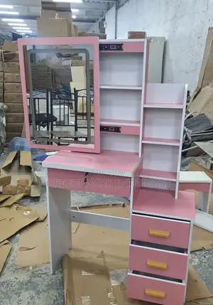 Dresser With Mirror (Ds918)