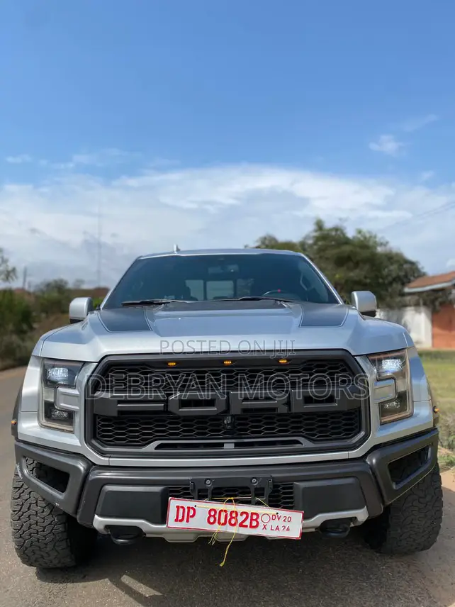 Ford F-150 Raptor 4x4 SuperCrew Cab Styleside 5.5 ft. box 145 in. WB