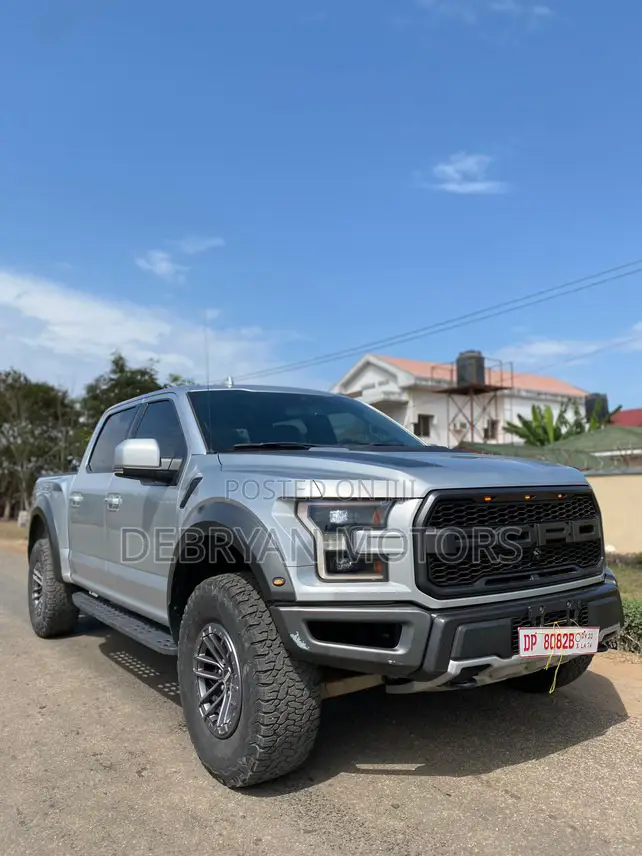 Ford F-150 Raptor 4x4 SuperCrew Cab Styleside 5.5 ft. box 145 in. WB