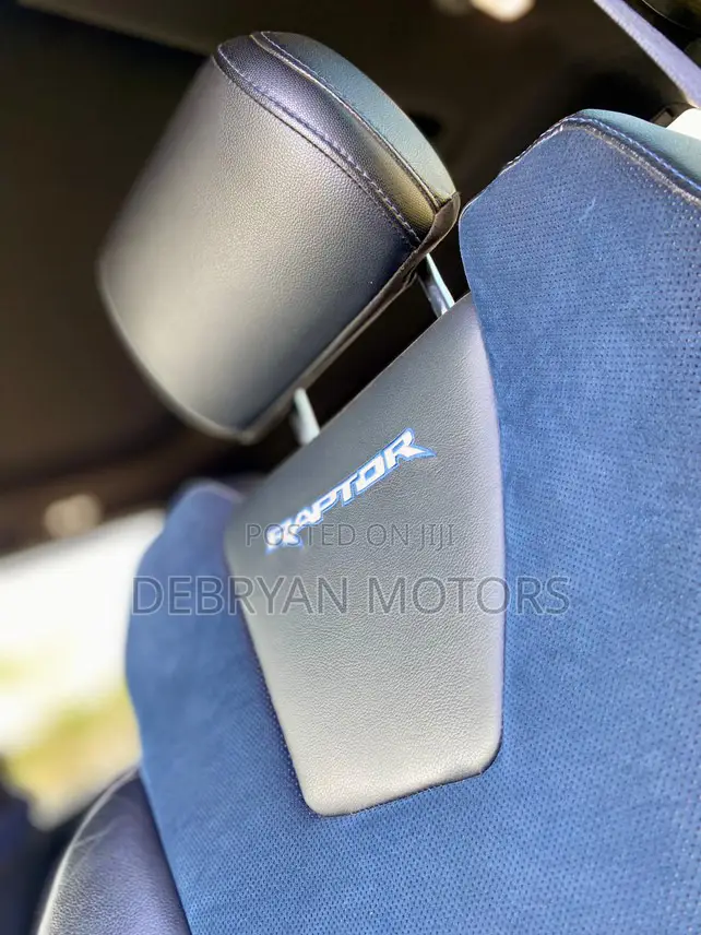 Ford F-150 Raptor 4x4 SuperCrew Cab Styleside 5.5 ft. box 145 in. WB