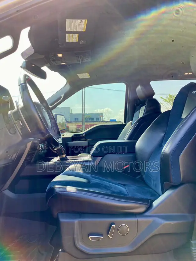Ford F-150 Raptor 4x4 SuperCrew Cab Styleside 5.5 ft. box 145 in. WB