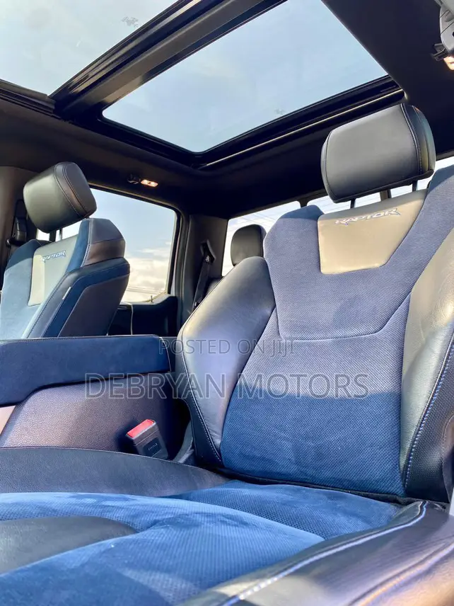 Ford F-150 Raptor 4x4 SuperCrew Cab Styleside 5.5 ft. box 145 in. WB