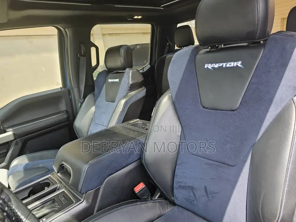 Ford F-150 Raptor 4x4 SuperCrew Cab Styleside 5.5 ft. box 145 in. WB