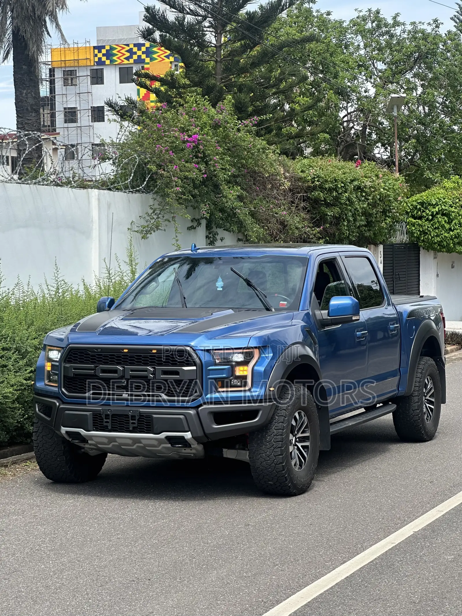 Ford F-150 Raptor 4x4 SuperCrew Cab Styleside 5.5 ft. box 145 in. WB