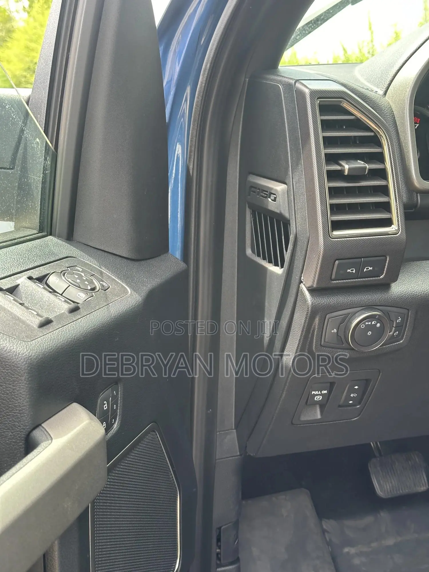 Ford F-150 Raptor 4x4 SuperCrew Cab Styleside 5.5 ft. box 145 in. WB