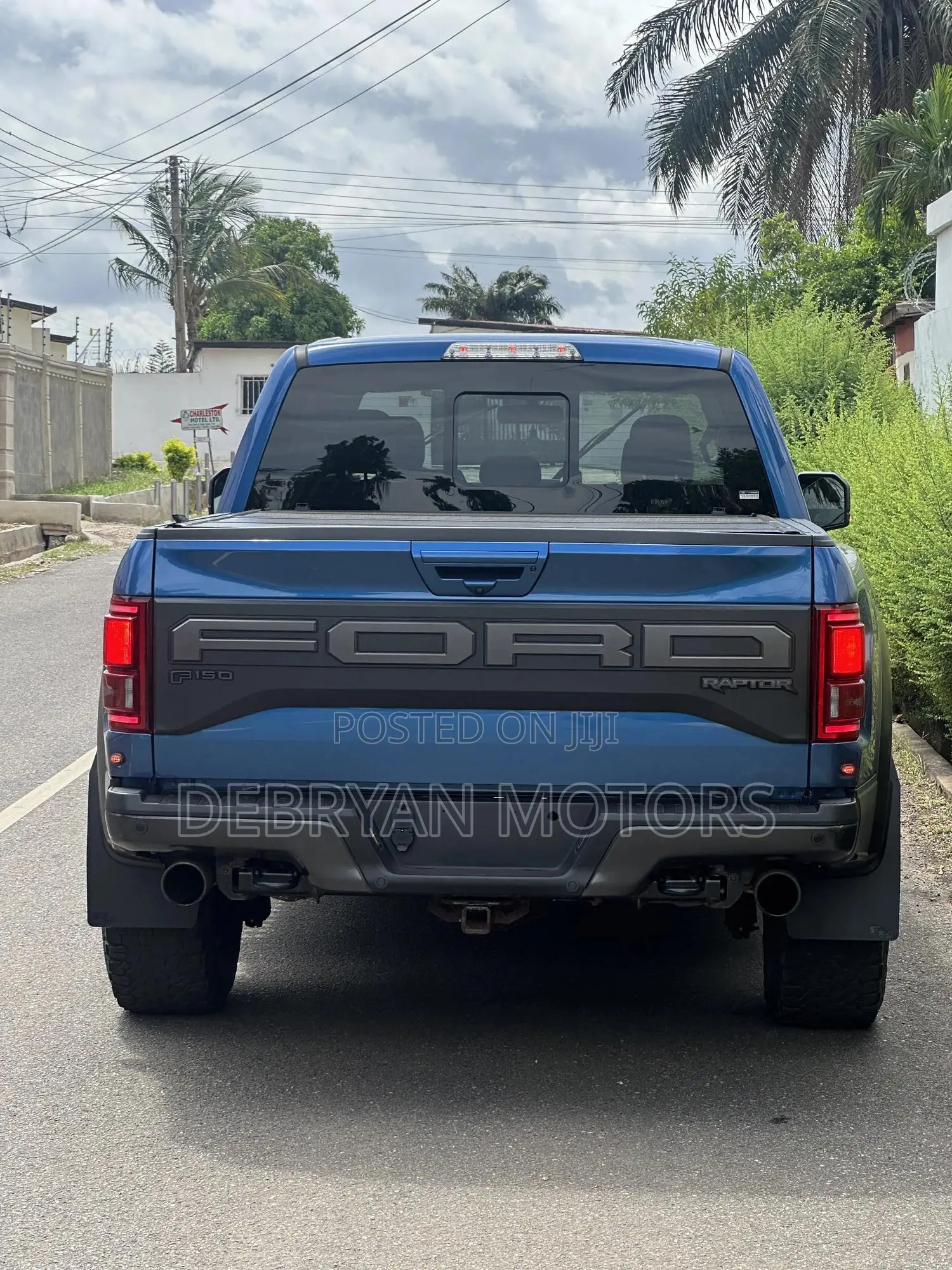 Ford F-150 Raptor 4x4 SuperCrew Cab Styleside 5.5 ft. box 145 in. WB