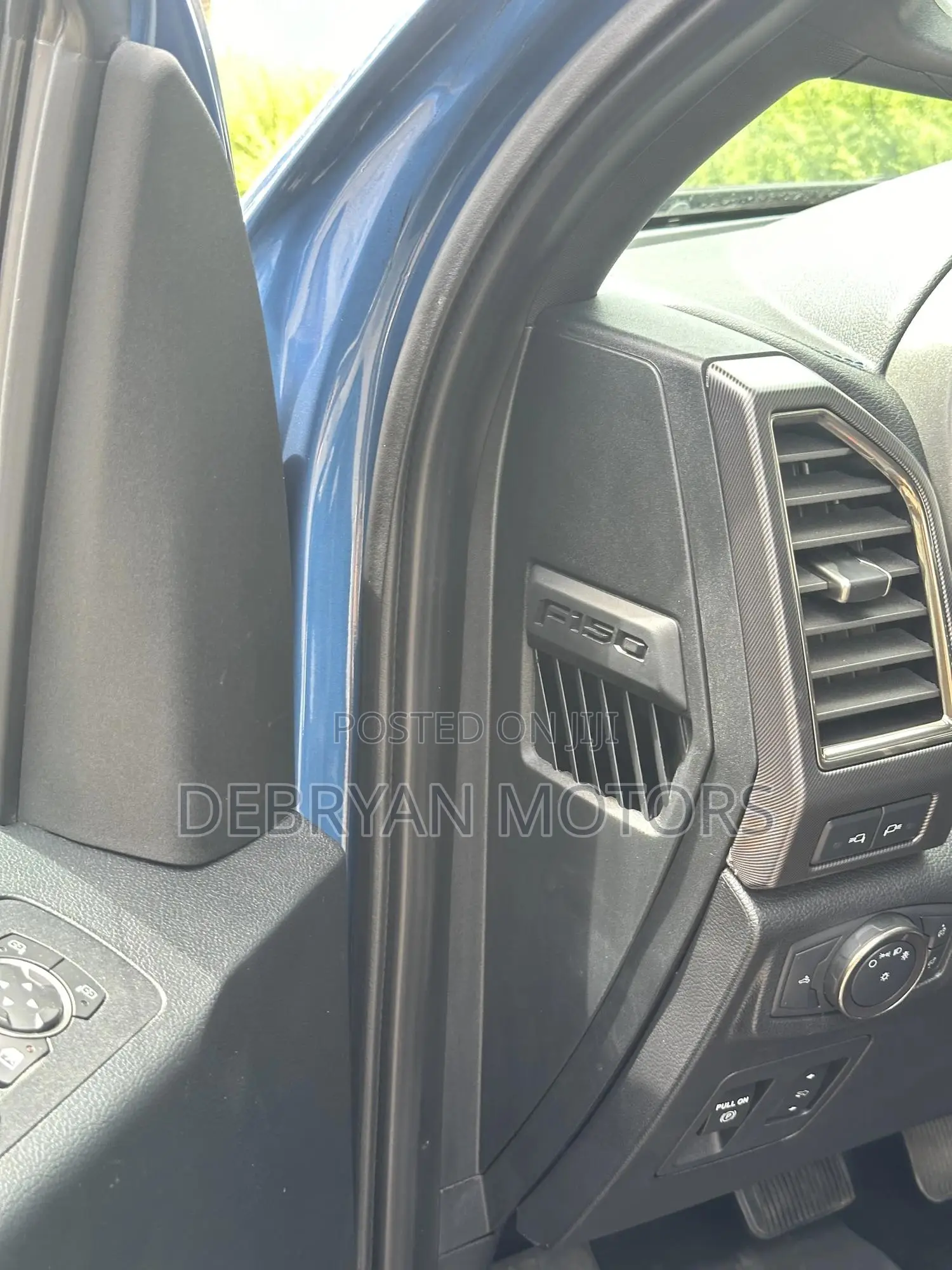 Ford F-150 Raptor 4x4 SuperCrew Cab Styleside 5.5 ft. box 145 in. WB