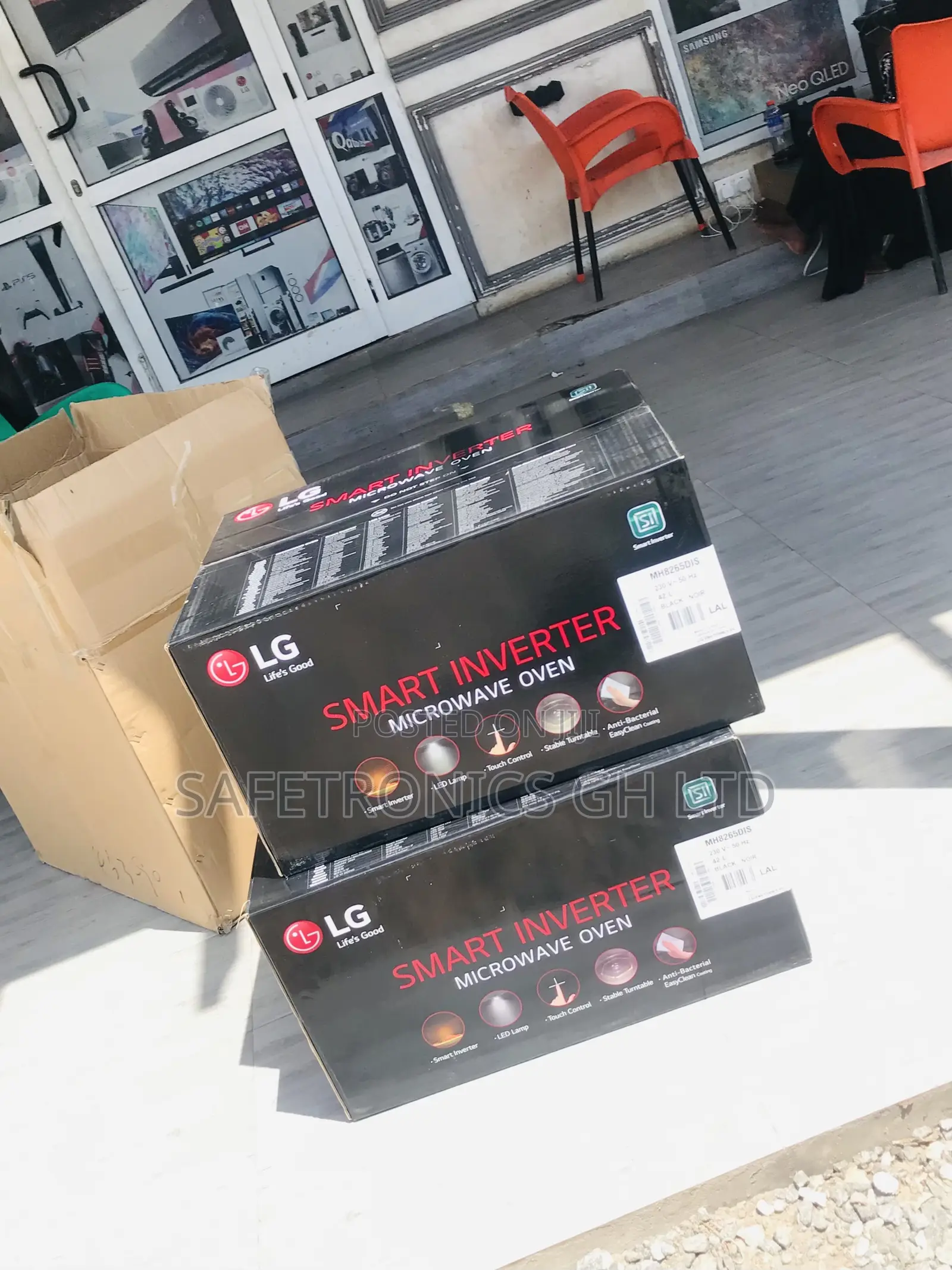 Adjustable Countertop Microwave 42L LG Smart Inverter
