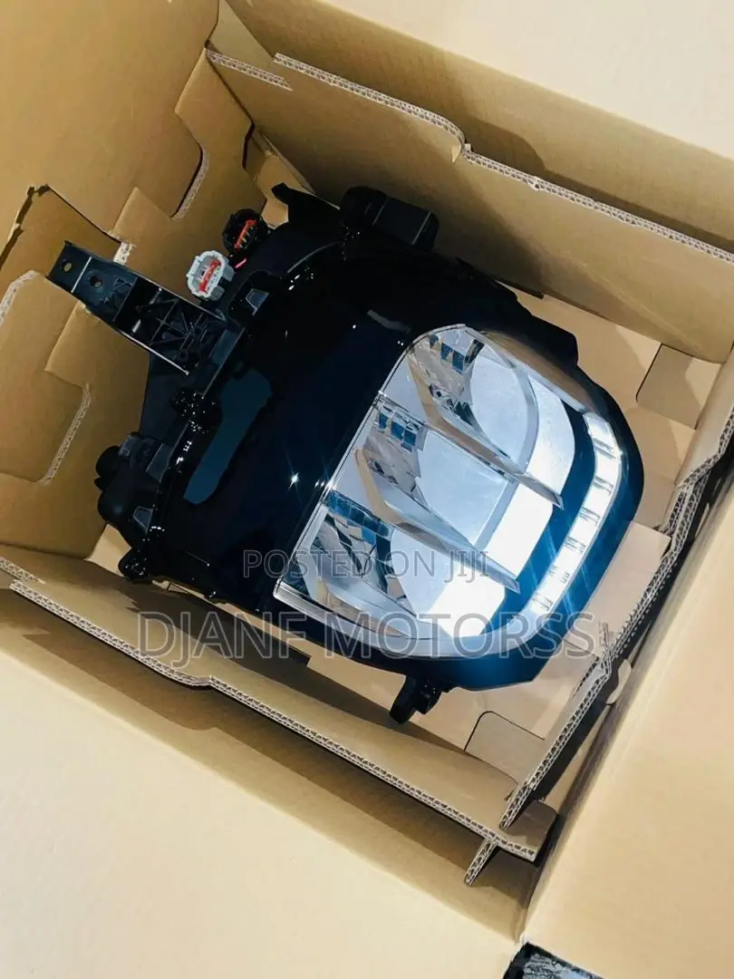 Outlander 2023 Headlight Pair